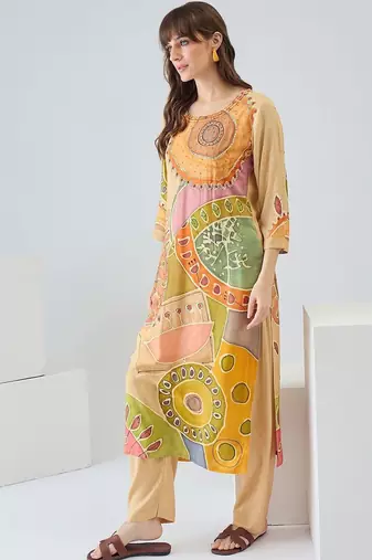 Women Printed Regular Thread Work Kurta with Trousers