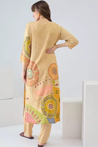 Women Printed Regular Thread Work Kurta with Trousers