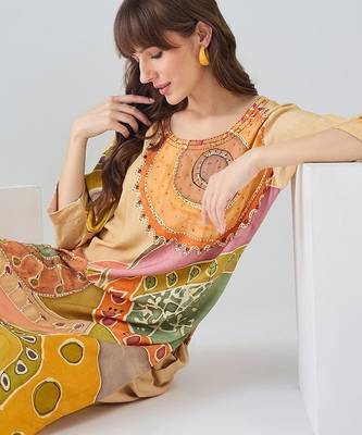 Women Printed Regular Thread Work Kurta with Trousers 4
