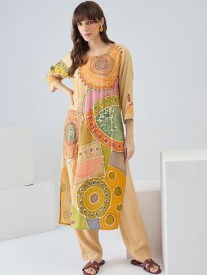 Women Printed Regular Thread Work Kurta with Trousers 5