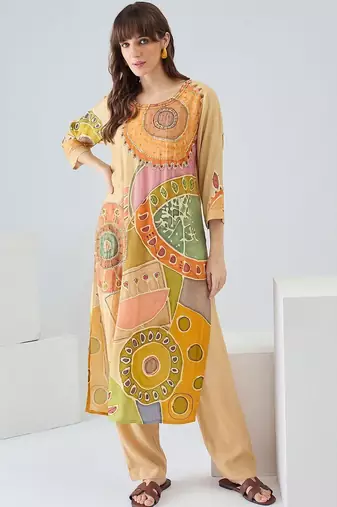Women Printed Regular Thread Work Kurta with Trousers