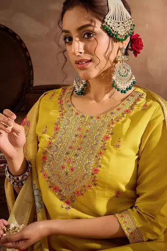 Floral Embroidered Thread Work Straight Kurta With Trousers & Dupatta