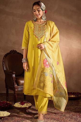Floral Embroidered Thread Work Straight Kurta With Trousers & Dupatta