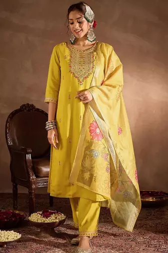 Floral Embroidered Thread Work Straight Kurta With Trousers & Dupatta