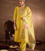 Floral Embroidered Thread Work Straight Kurta With Trousers & Dupatta