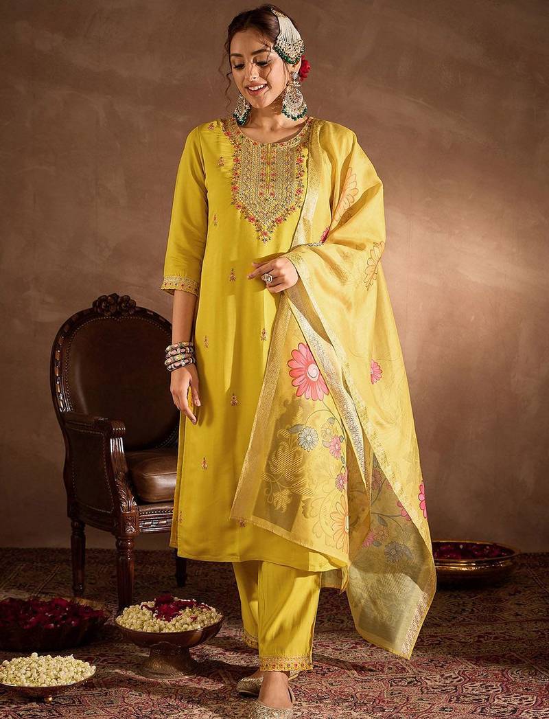 Floral Embroidered Thread Work Straight Kurta With Trousers & Dupatta