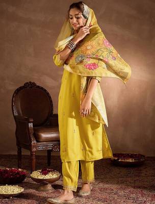 Floral Embroidered Thread Work Straight Kurta With Trousers & Dupatta 4