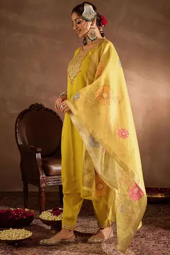 Floral Embroidered Thread Work Straight Kurta With Trousers & Dupatta