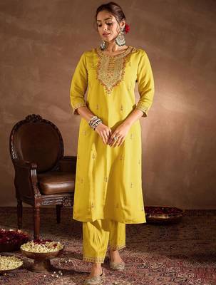 Floral Embroidered Thread Work Straight Kurta With Trousers & Dupatta 6