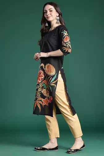 Women Floral Printed  Cotton Kurta with Trousers & With Dupatta