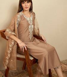 Floral Embroidered Thread Work Straight Kurta With Trousers & Dupatta