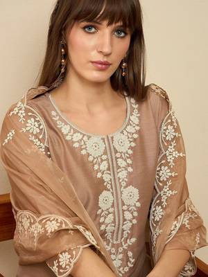 Floral Embroidered Thread Work Straight Kurta With Trousers & Dupatta 3