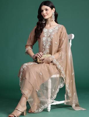 Floral Embroidered Thread Work Kurta With Trousers & Dupatta 7