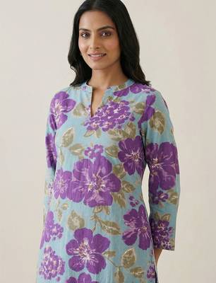 Women Floral Printed Regular  Cotton Kurta with Trousers 2