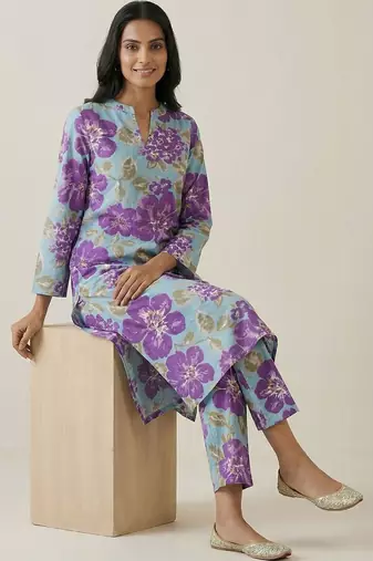 Women Floral Printed Regular  Cotton Kurta with Trousers
