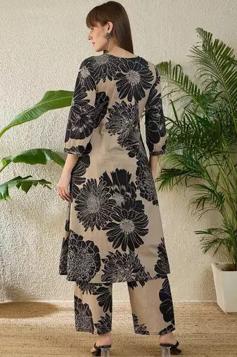 Women Floral Printed Regular Kurta with Trousers