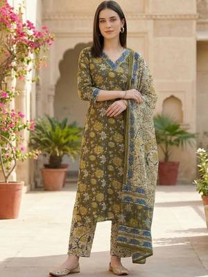 Women Floral Printed Regular Pure Cotton Kurta with Trousers & With Dupatta 1