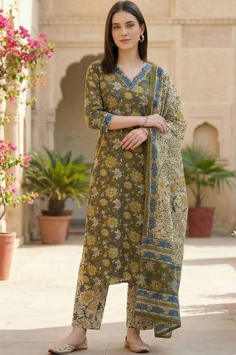 Women Floral Printed Regular Pure Cotton Kurta with Trousers & With Dupatta