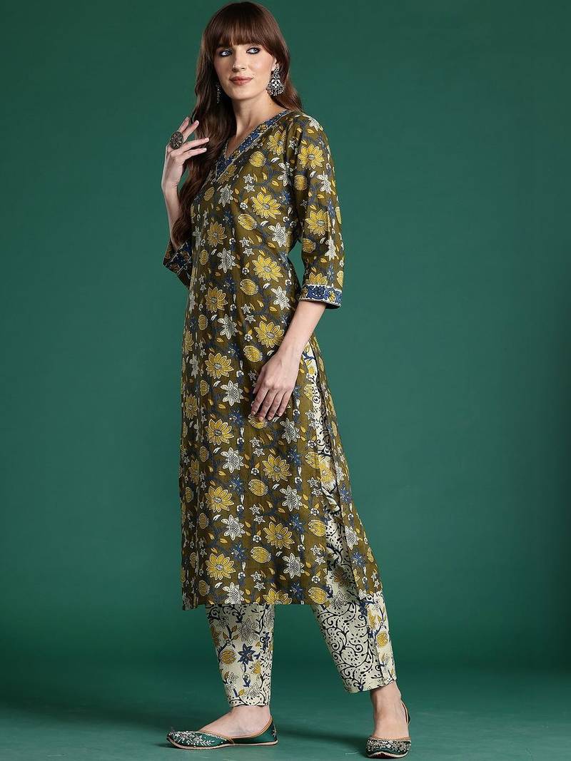 Women Floral Printed Regular Pure Cotton Kurta with Trousers & With Dupatta