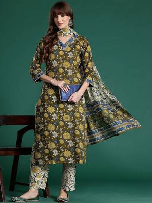 Women Floral Printed Regular Pure Cotton Kurta with Trousers & With Dupatta 5