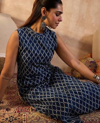 Women Printed Regular Pure Cotton Kurta with Trousers 2