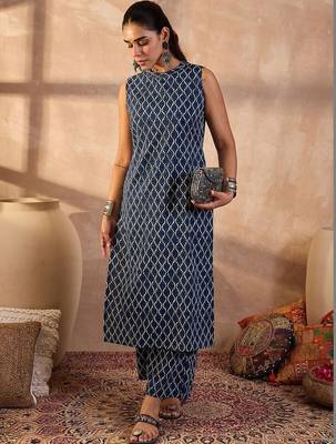 Women Printed Regular Pure Cotton Kurta with Trousers 3