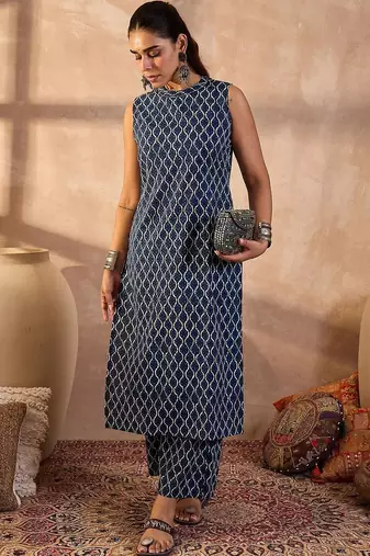 Women Printed Regular Pure Cotton Kurta with Trousers