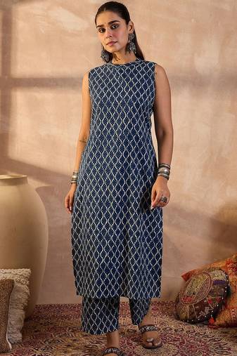 Women Printed Regular Pure Cotton Kurta with Trousers