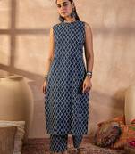 Women Printed Regular Pure Cotton Kurta with Trousers
