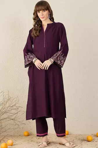 Floral Embroidered Mandarin Collar Thread Work Straight Kurta & Trousers
