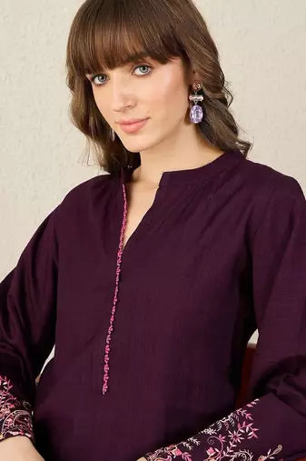 Floral Embroidered Mandarin Collar Thread Work Straight Kurta & Trousers