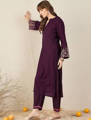 Floral Embroidered Mandarin Collar Thread Work Straight Kurta & Trousers 3