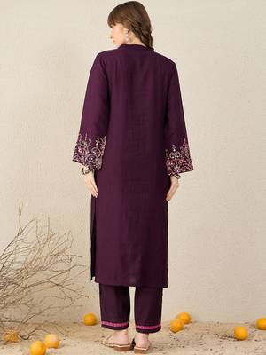 Floral Embroidered Mandarin Collar Thread Work Straight Kurta & Trousers 4