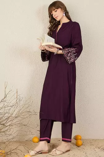 Floral Embroidered Mandarin Collar Thread Work Straight Kurta & Trousers