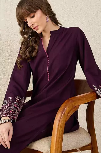 Floral Embroidered Mandarin Collar Thread Work Straight Kurta & Trousers