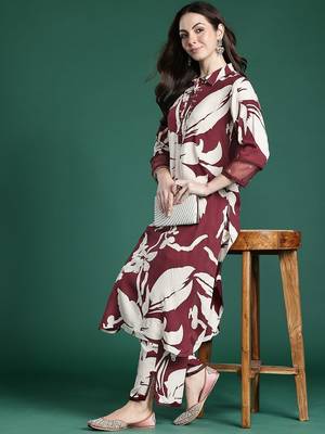 Women Floral Printed Sequinned Kurta with Trousers 1