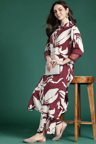 Women Floral Printed Sequinned Kurta with Trousers