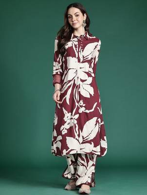 Women Floral Printed Sequinned Kurta with Trousers 3