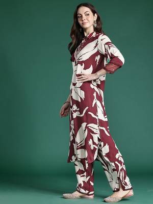 Women Floral Printed Sequinned Kurta with Trousers 4