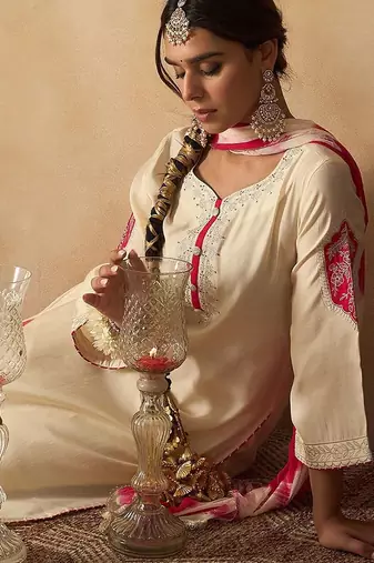 Women Ethnic Motifs Embroidered Regular Kurta with Trousers & With Dupatta