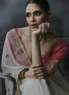 Off-white tissue silk blend embroidered saree with pink blouse 2