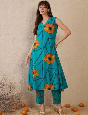 Women Floral Printed Regular Pure Cotton Kurta with Trousers 1