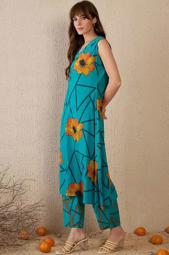 Women Floral Printed Regular Pure Cotton Kurta with Trousers