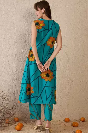 Women Floral Printed Regular Pure Cotton Kurta with Trousers