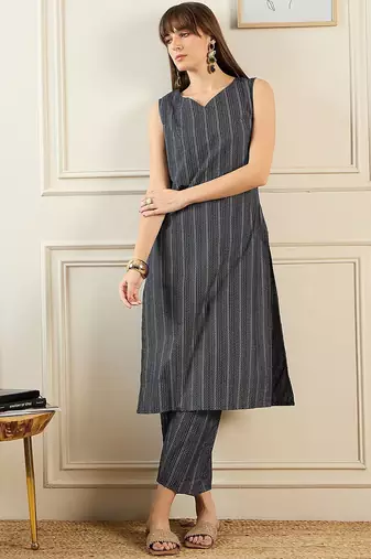 Geometric Printed Sweetheart Neck Pure Cotton Straight Kurta With Trousers