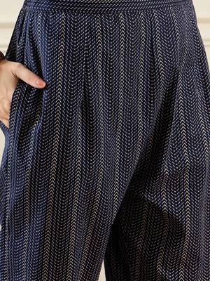 Geometric Printed Sweetheart Neck Pure Cotton Straight Kurta With Trousers 3