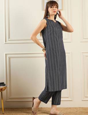 Geometric Printed Sweetheart Neck Pure Cotton Straight Kurta With Trousers 4