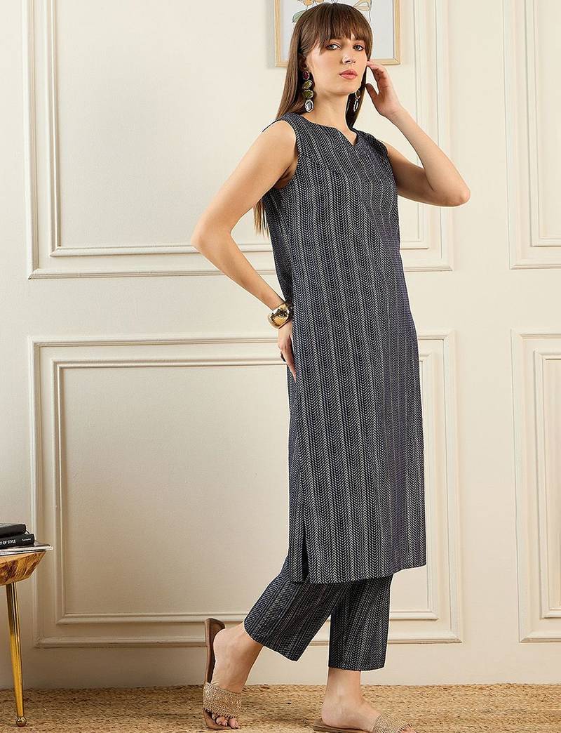 Geometric Printed Sweetheart Neck Pure Cotton Straight Kurta With Trousers