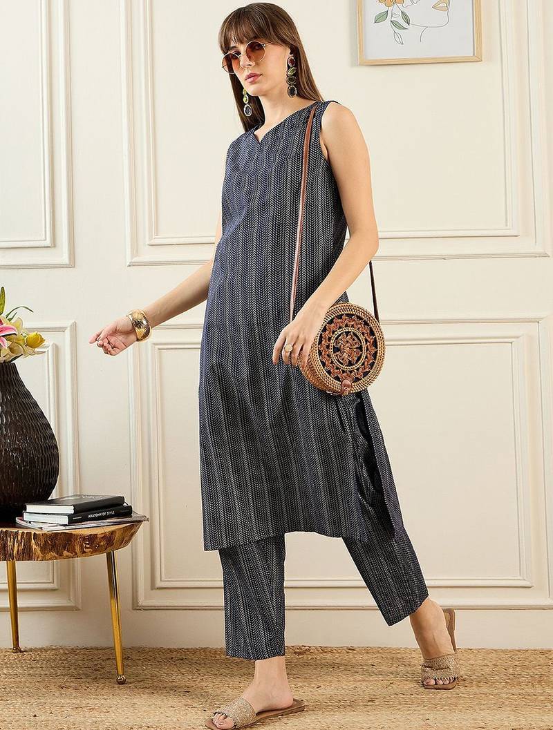 Geometric Printed Sweetheart Neck Pure Cotton Straight Kurta With Trousers