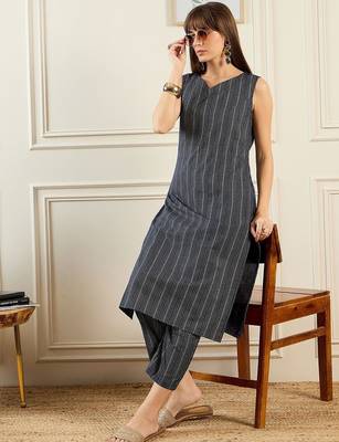 Geometric Printed Sweetheart Neck Pure Cotton Straight Kurta With Trousers 7